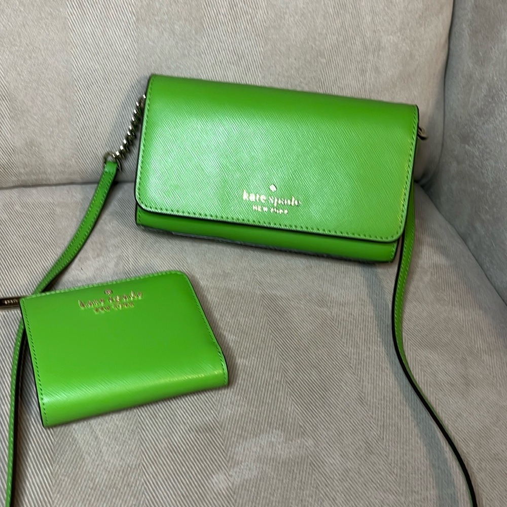 Kate Spade Crossbody Green Leather w/chain ! And matching wallet!